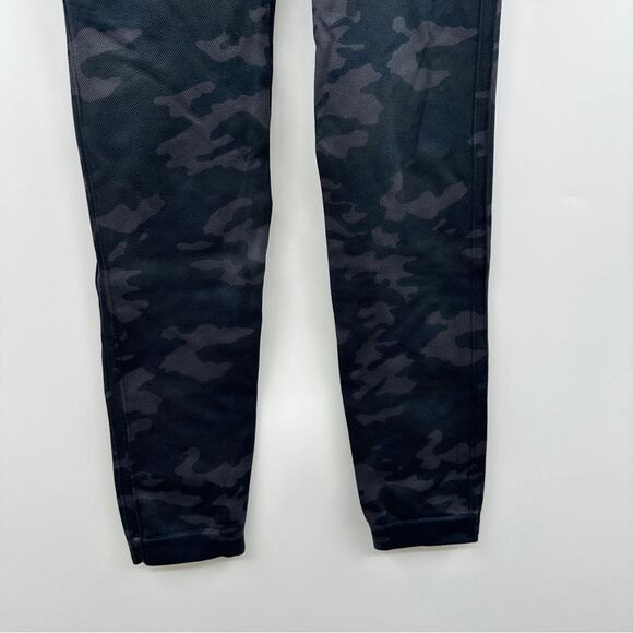 Spanx EcoCare Seamless Black Camo Pull-On Mid Rise Cropped Leggings Sz S - Picture 4 of 10